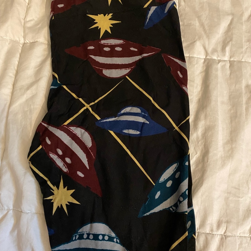 Lularoe Spaceship Leggings TC Tall & Curvy